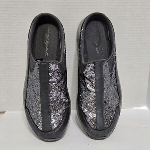 'S26206 Easy Spirit Silver and Gray Mules